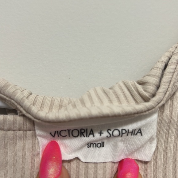 victoria + sophia cropped shirt with tie in back - Picture 3 of 3